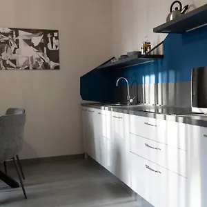 https://etna-suite-design-apartments.taorminaitalyhotels.com