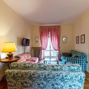 https://residenza-corsocangrande25.hotelinveneto.com